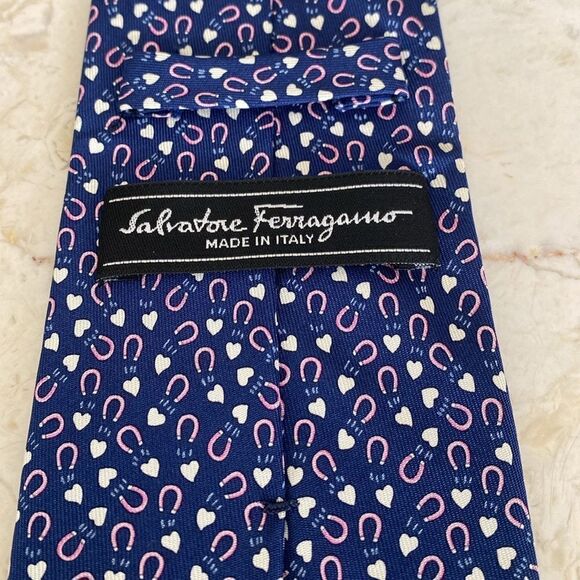 Salvatore Ferragamo Magnets & Hearts 100% Silk Tie - Picture 7 of 12